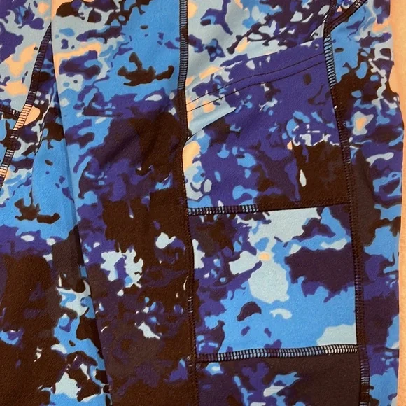 Woman’s Popfit Leggings - Picture 3 of 5